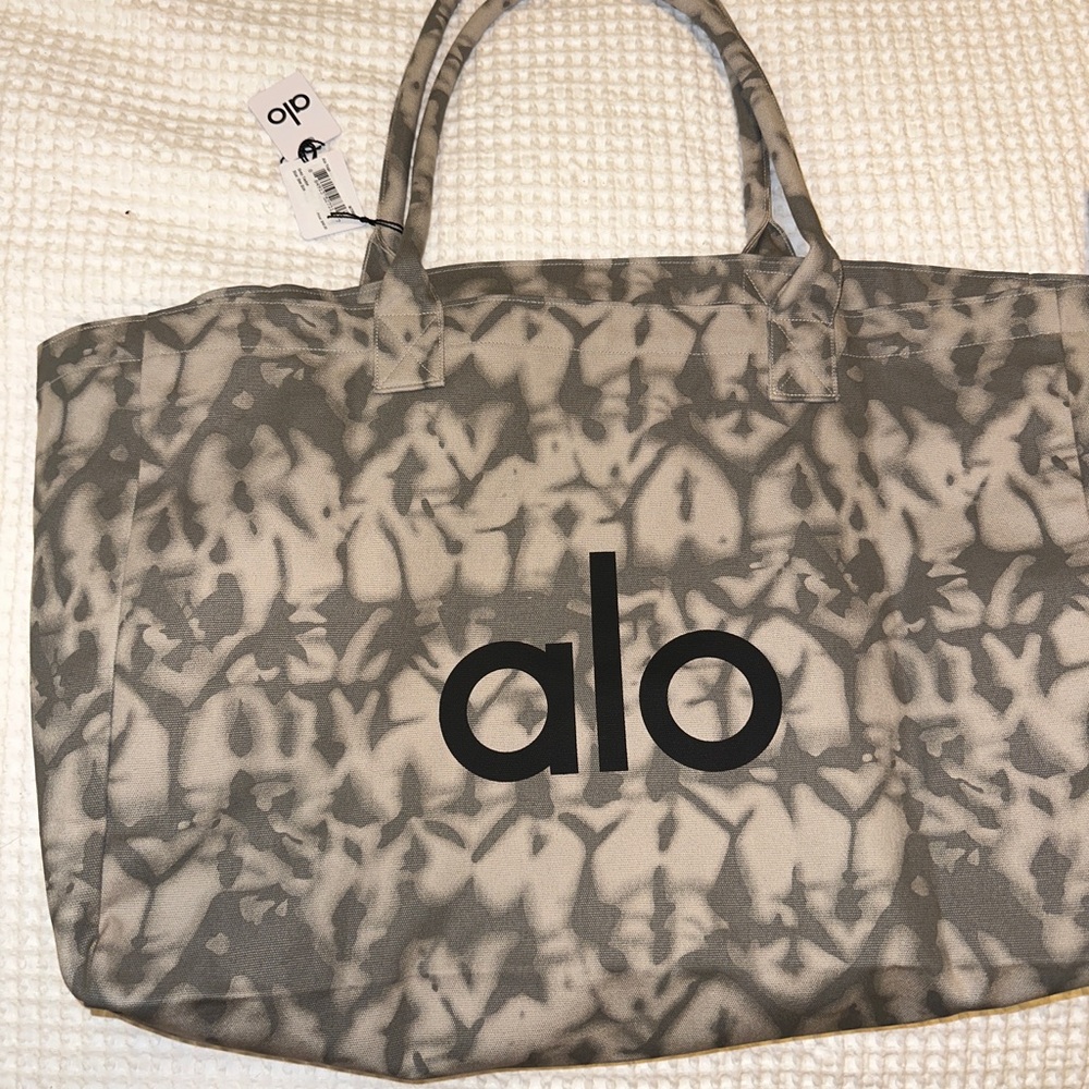 Alo tote bag